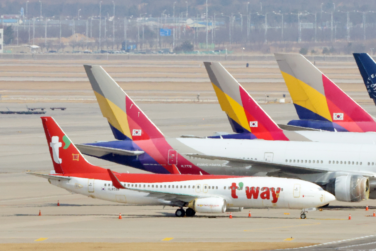 21일 인천공항 주기장에 세워진 항공기들. [연합]