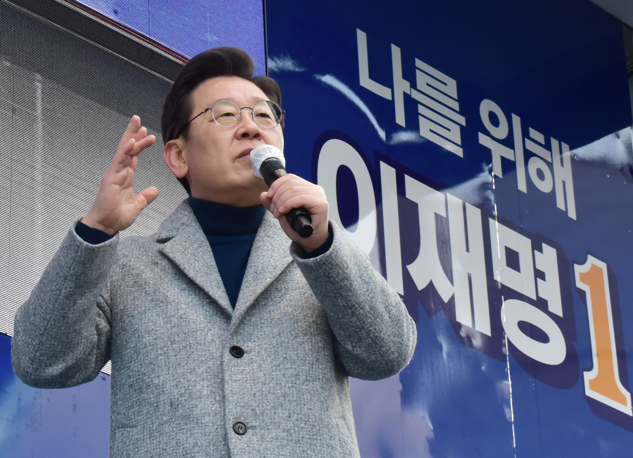 이재명 더불어민주당 대선후보가 지난 22일 경기도 부천시 부천역 마루광장에서 열린 유세에서 연설하고 있다. [국회사진기자단]