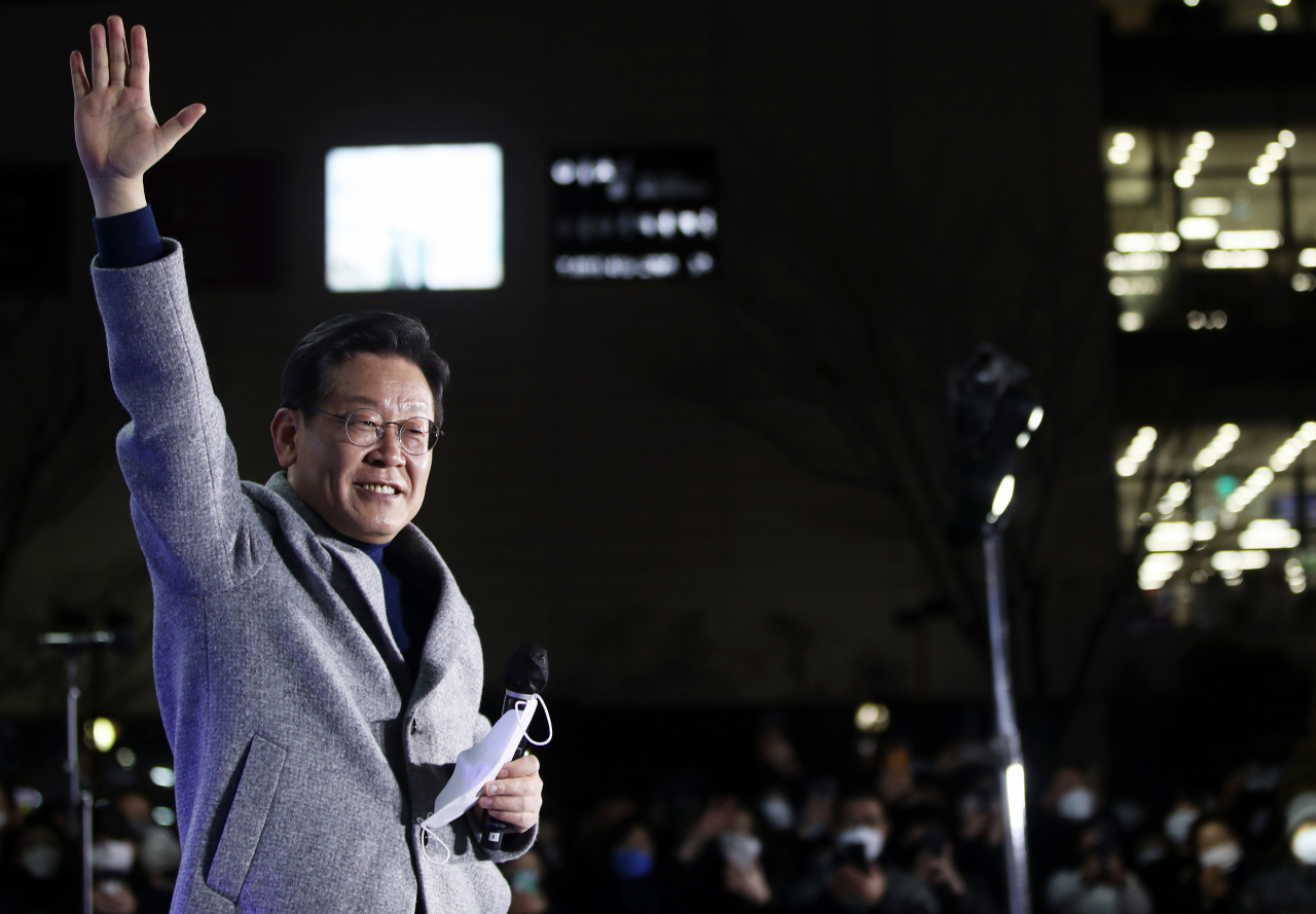 이재명 더불어민주당 대선 후보가 22일 경기도 안산시 문화광장에서 열린 유세에서 지지를 호소하고 있다. [연합]