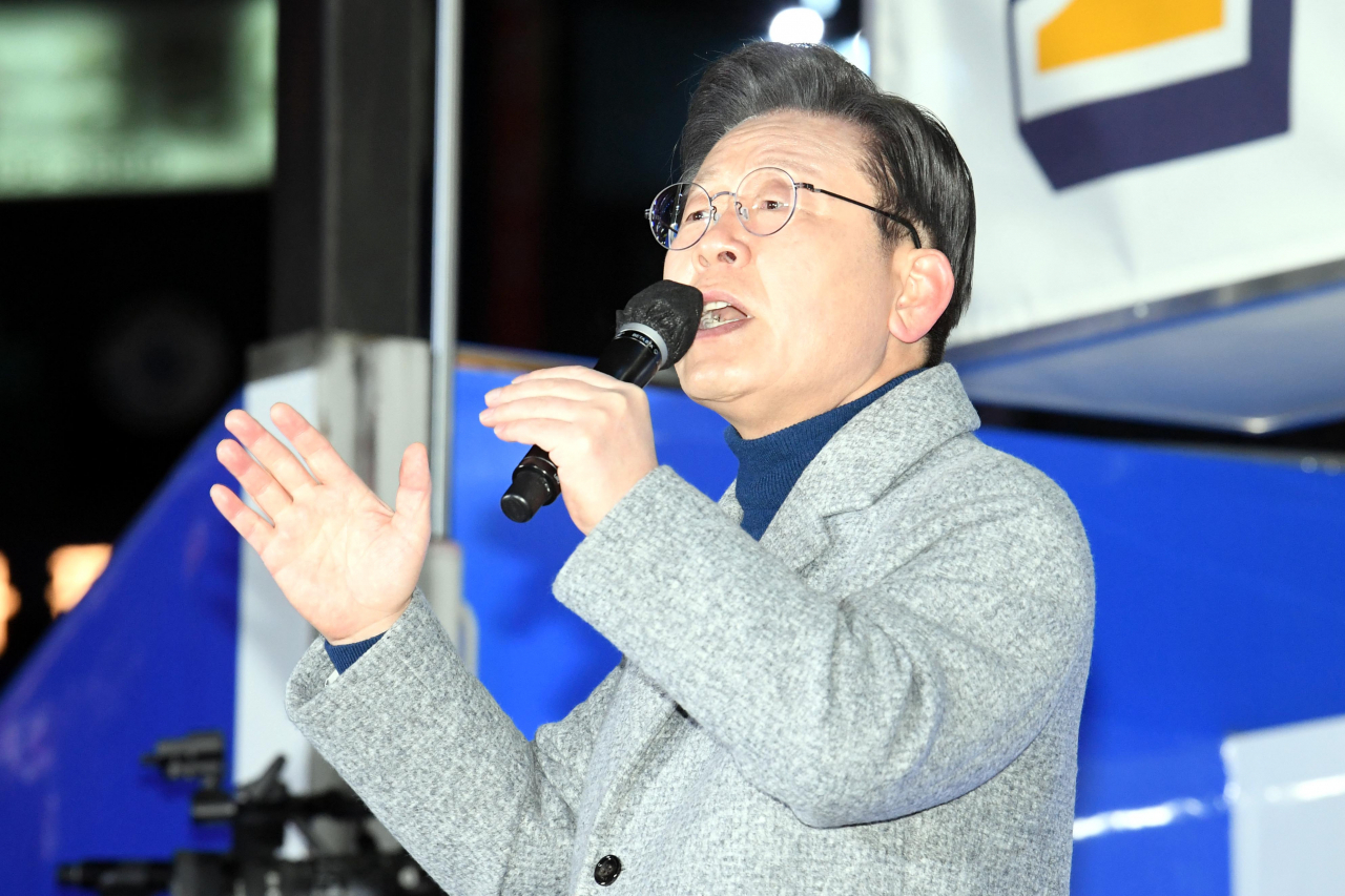이재명 더불어민주당대선 후보가 22일 경기도 안산시 문화광장에서 열린 유세에서 지지를 호소하고 있다. [연합]