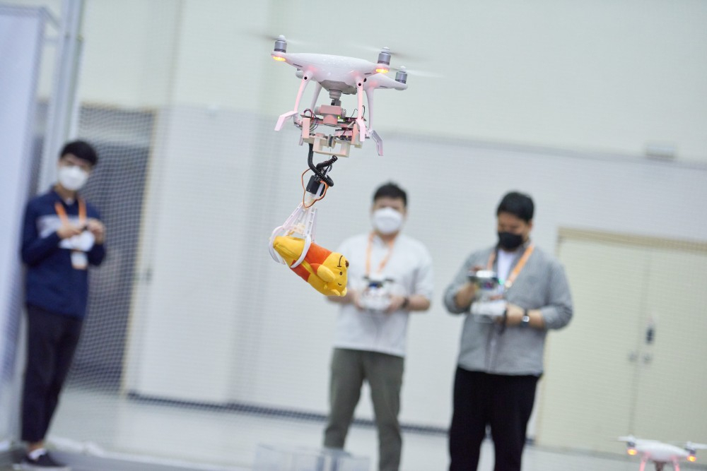 국내 최대 드론 전시회 및 콘퍼런스 ‘2022 드론쇼 코리아(Drone Show Korea 2022)’가 24~26일 부산 벡스코에서 개최된다. 2021 드론쇼코리아 자료사진. [드론쇼코리아 홈페이지]