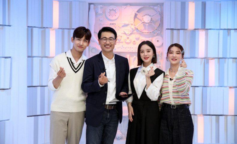 AI전문가 이경일 대표와 최강창민(동방신기), 혜림(원더걸스), 한유라(유튜버). [고용노동부 제공]