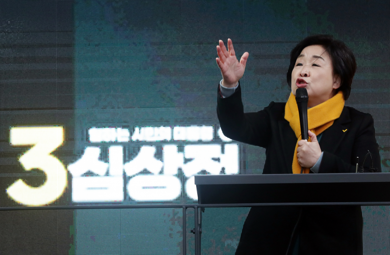 정의당 심상정 대선후보가 지난 23일 오후 경기도 부천시 부천역 남부광장에서 연설하며 지지를 호소하고 있다. [연합]