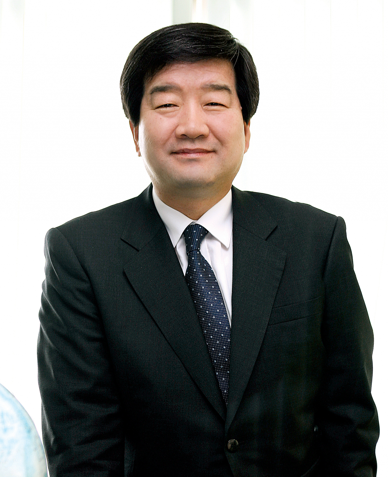 운해장학재단 최평규 이사장.