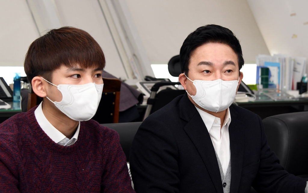 원 본부장은 이날 오전 광주시의회에서 기자들과 만나 “광주복합쇼핑몰 유치에 대해 지역 정책 공약 채택 여부를 두고 진지하게 검토하고 채택한 것이다”며 추진 의사를 적극 밝혔다.