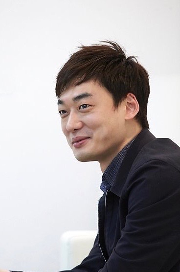 오필영 무대 디자이너는 2009년 ‘지킬 앤 하이드’ 월드투어로 대극장 뮤지컬에 데뷔한 이후 지난 13년간 국내 공연계의 정상을 지켜온 명실상부 원톱 디자이너다. 그는 “무대 디자인에서 가장 중요한 것은 이야기를 잘 전달하고, 작품의 메시지가 잘 전달되도록 돕는 것”이라고 말했다. [이모셔널시어터 제공]