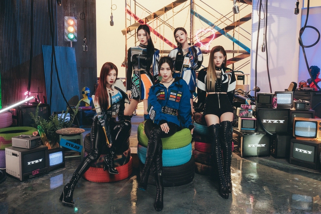 (Credit: JYP Entertainment)
