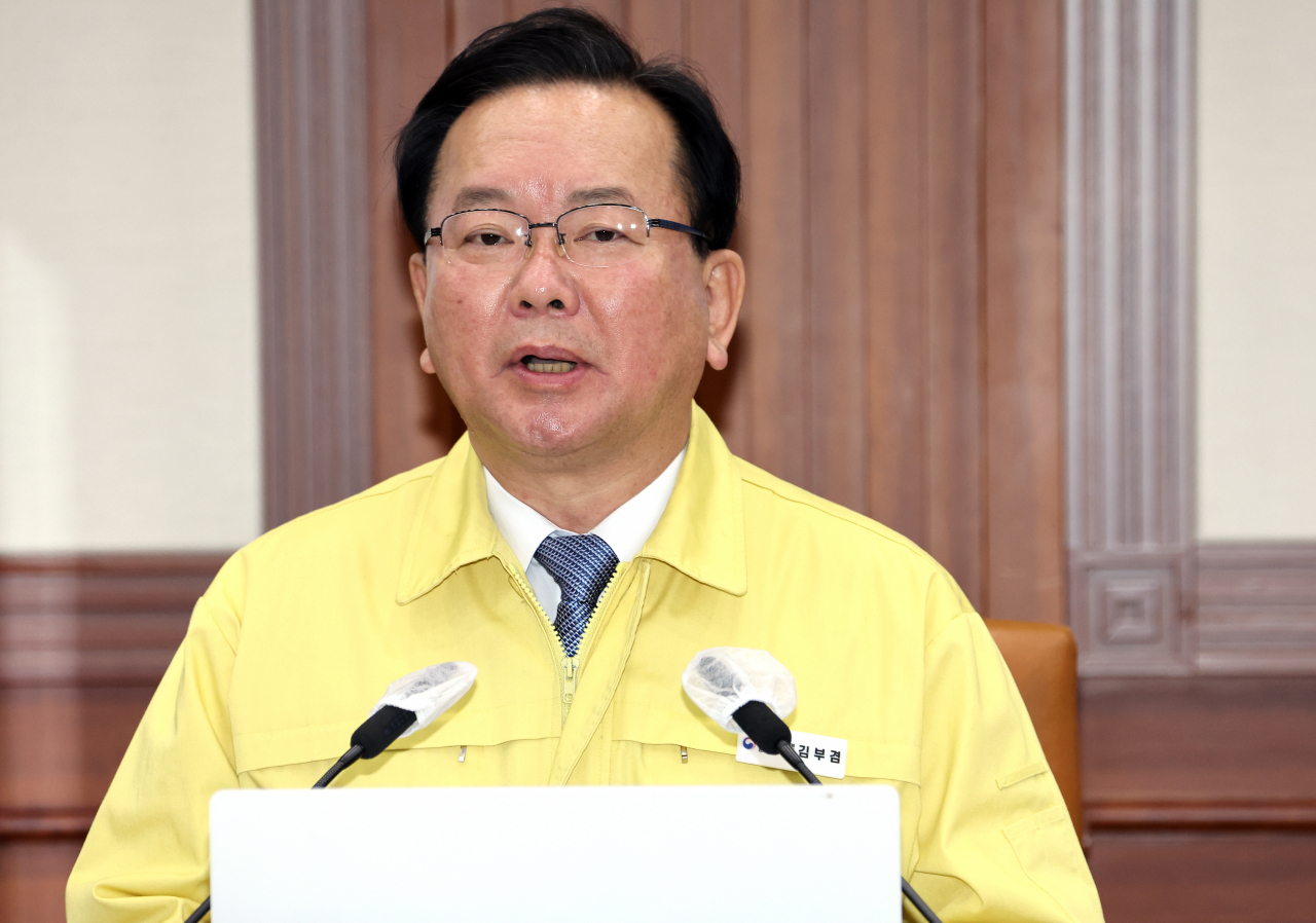 Prime Minister Kim Boo-kyum speaks during a COVID-19 response meeting in Seoul on Friday. (Yonhap)