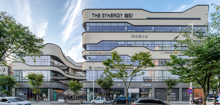 시너지타워는 첨단상권을 지역내 핫플레이스로 탈바꿈하고 있다.