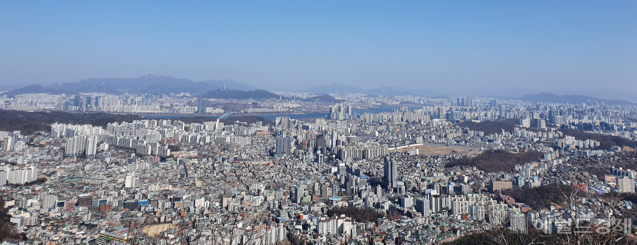 관악산에서 바라본 서울 시내 전경.[헤럴드경제DB]