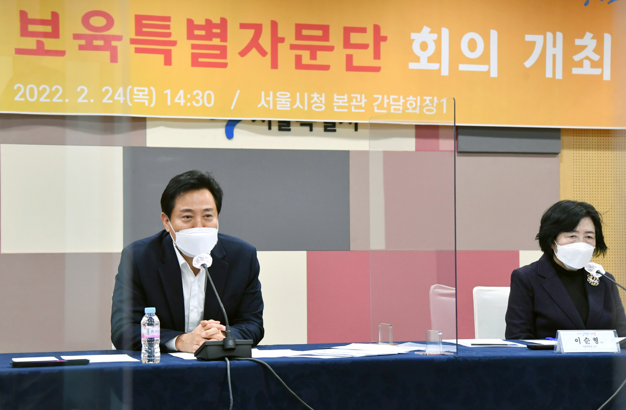 오세훈 서울시장이 중대재해법과 관련해 “불명확한 규정으로 혼란을 겪고 있으니 정부에 강력하게 의견을 표명하겠다”고 밝혔다. 사진은 오세훈 서울시장이 24일 시청 8층 간담회장에서 열린 '서울시 보육특별자문단 회의'에서 발언하고 있다. [서울시 제공]