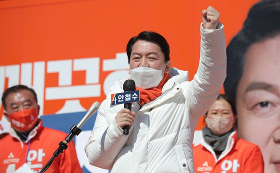 전남 순천시 아랫장에서 유세하는 안철수