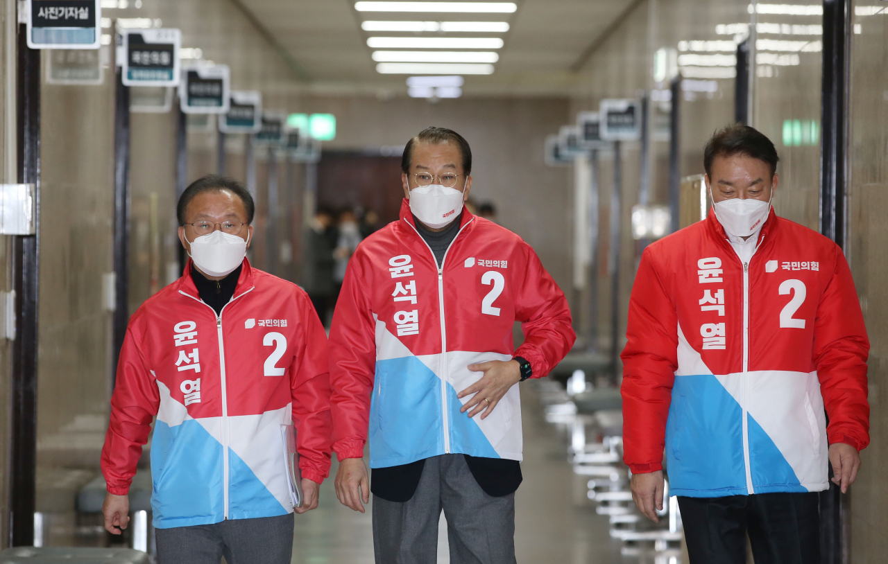 권영세 국민의힘 선거대책본부장이 28일 오전 서울 여의도 국회에서 열린 선거대책본부 전체회의에 참석하고 있다. [헤럴드경제=이상섭 기자]