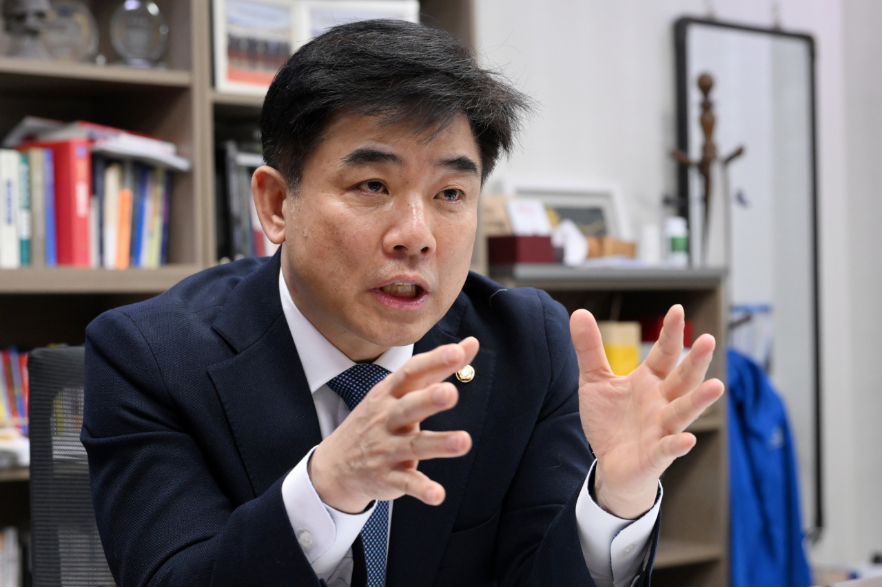 이재명 캠프에서 자본시장 대전환위원회 위원장을 맡고 있는 김병욱 더불어민주당 의원은 헤럴드경제와 인터뷰에서 “강력하게 공약과 정책을 펼쳐나가면 코스피 5000을 향해 순항할 수 있다”고 밝혔다. 사진=이상섭 기자
