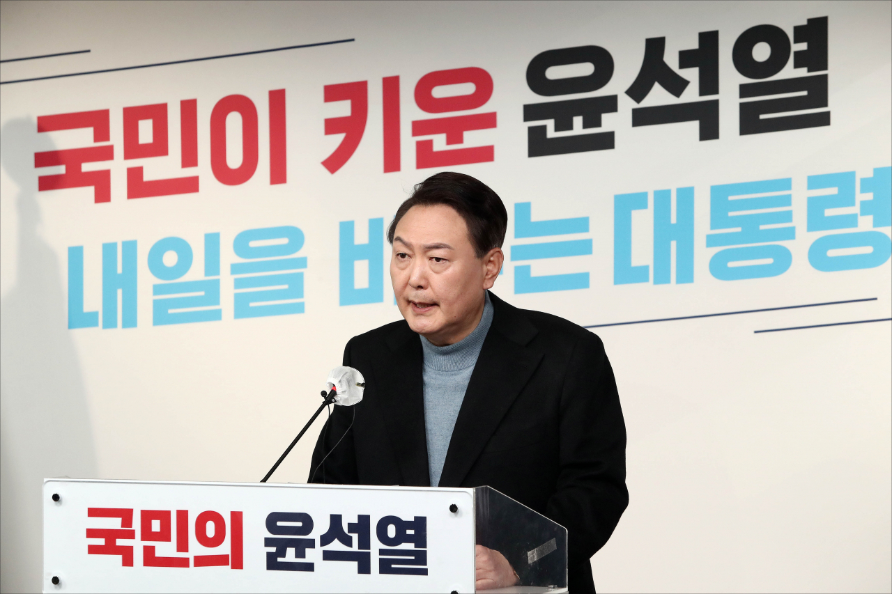 윤석열 국민의힘 대선후보가 지난 27일 오후 서울 여의도 중앙당사에서 안철수 국민의당 대선후보와의 단일화 협상 관련 기자회견을 하고 있다. [이상섭 기자]