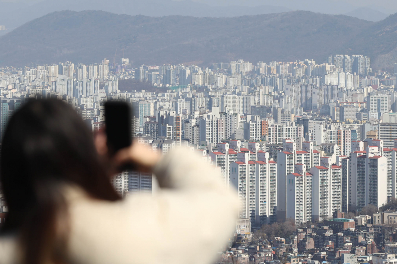 서울 남산에서 내려본 아파트. [연합뉴스]