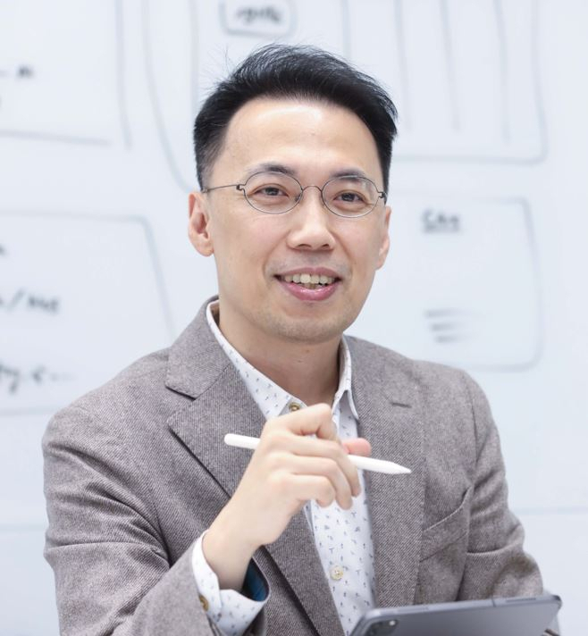 지난달 28일 오후 서울 영등포구 여의도동 LG트윈타워에서 이화영 LG AI연구원 사업전략유닛장 상무가 인터뷰를 하는 모습[LG AI연구원 제공]