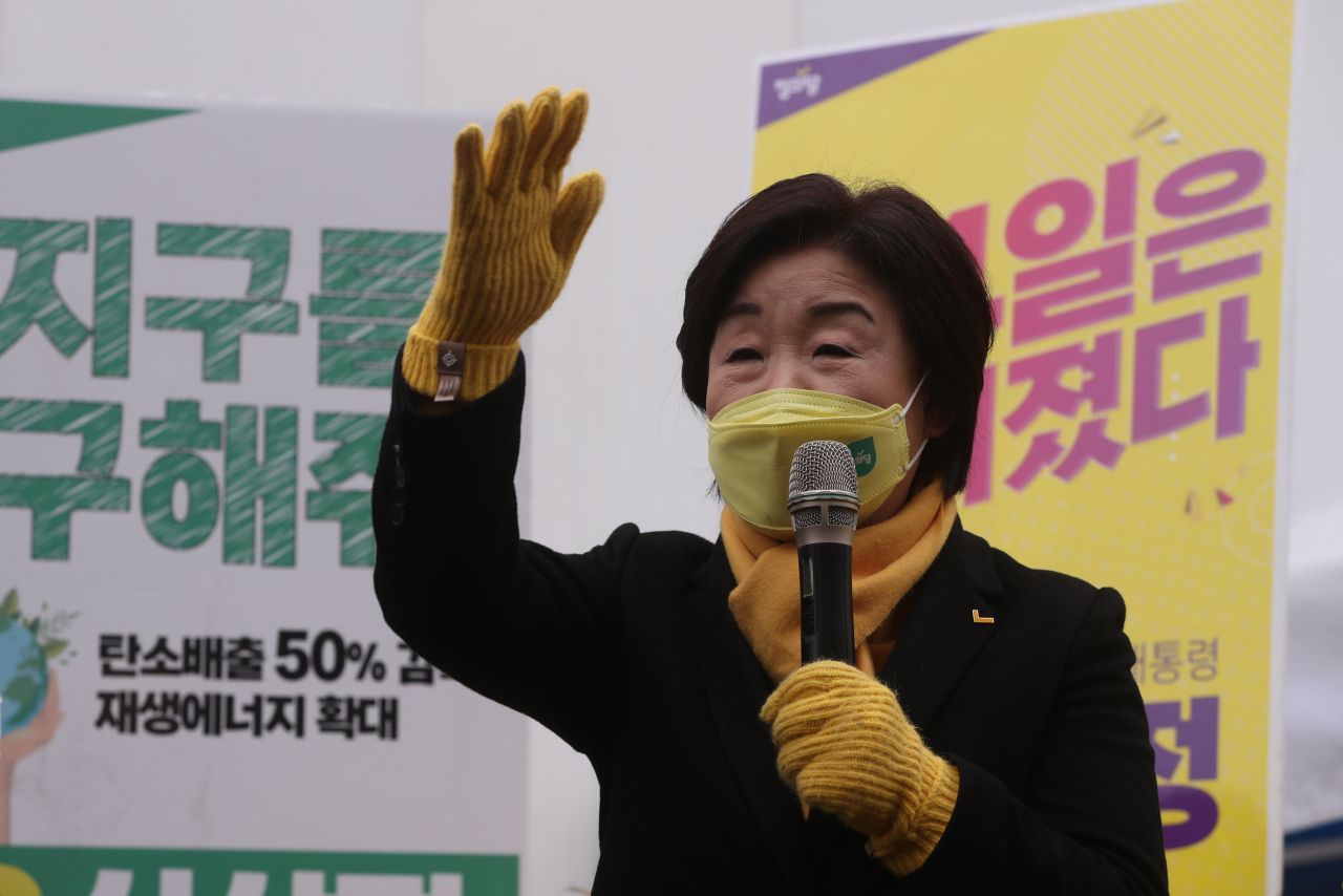 심상정 정의당 대선후보가 1일 경기도 파주시 금촌전통시장을 찾아 지지를 호소하고 있다. [연합]
