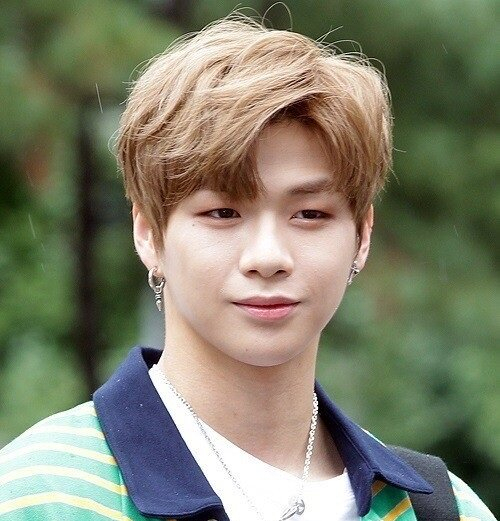 새학기 교생 쌤으로 만나고 싶은 스타에 대한 투표가 진행중인가운데, 1일 현재 강다니엘이 1위를 달리고 있다.