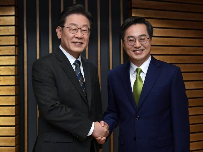 이재명 더불어민주당 대선 후보와 김동연 새로운물결 대선 후보
