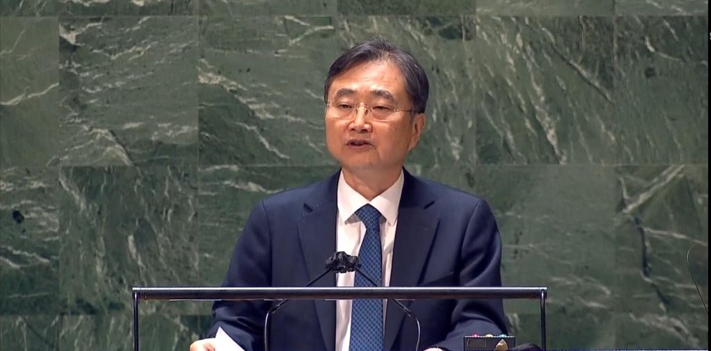 Ambassador Cho Hyun, chief of the South Korean mission to the United Nations, addresses the UN General Assembly during an emergency meeting in New York on Tuesday, to discuss the crisis in Ukraine in this image captured from the website of the world body. (Website of the world body)