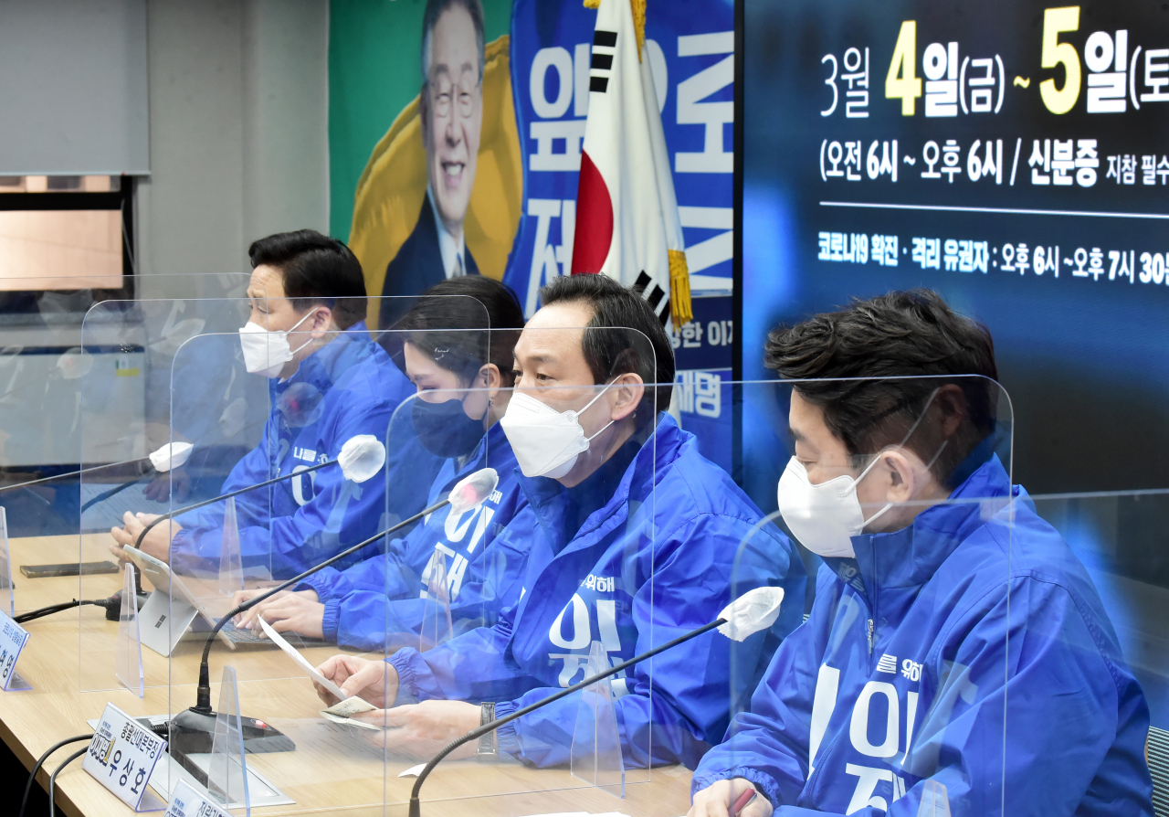 우상호 더불어민주당 총괄선대본부장이 2일 오전 서울 여의도 중앙당사에서 열린 선대위 본부장단 회의에서 발언하고 있다, [이상섭 기자]