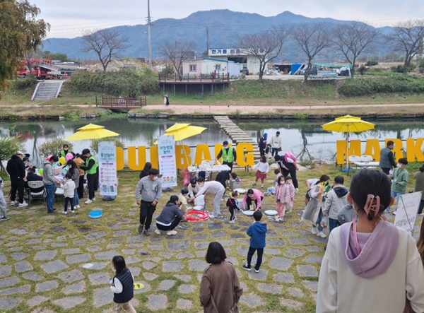 곡성 뚝방마켓 풍경.