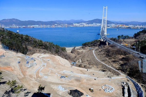 여수 묘도 조명 연합수군 테마 역사공원 조성사업이 한창이다. [여수시 제공]