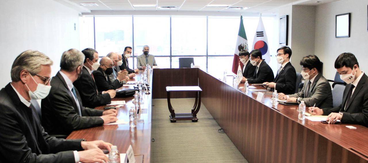 This photo, provided by Seoul's trade ministry, shows ministerial trade talks between South Korea and Mexico held in Mexico City on Tuesday. (Yonhap)