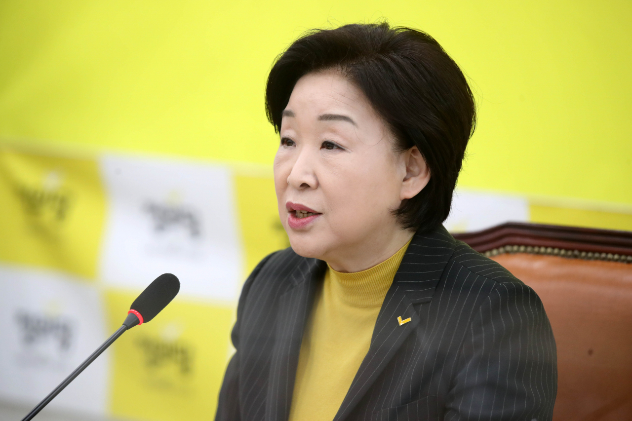 정의당 심상정 대선 후보가 3일 오전 국회에서 특별 기자회견을 하고 있다. [연합]