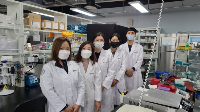허향숙(왼쪽 두번째) 한국뇌연구원 연구팀.[한국뇌연구원 제공]
