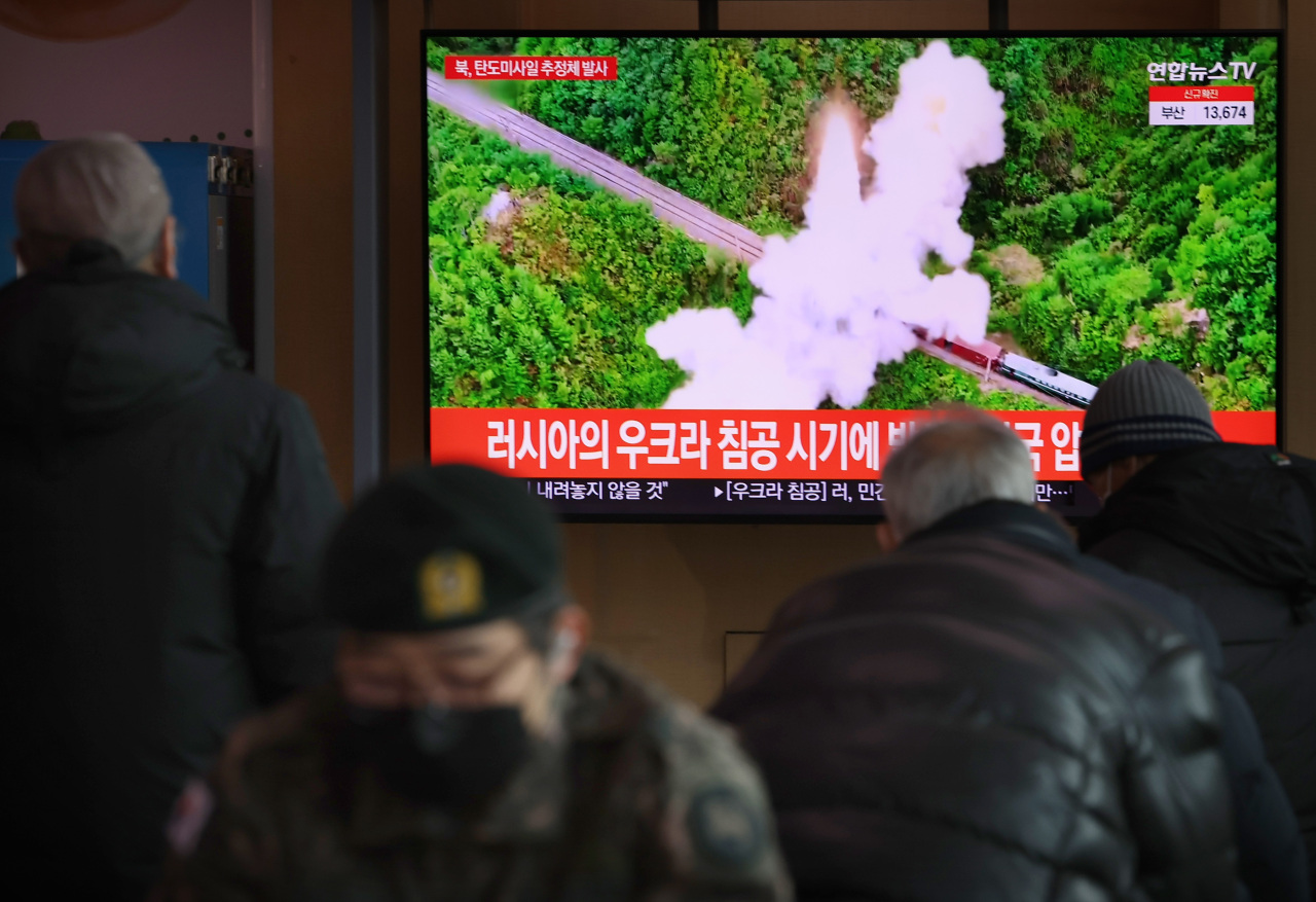 A news report on North Korea's launch of an intermediate-range ballistic missile airs on a television at Seoul Station on Feb. 27, 2022. (Yonhap)