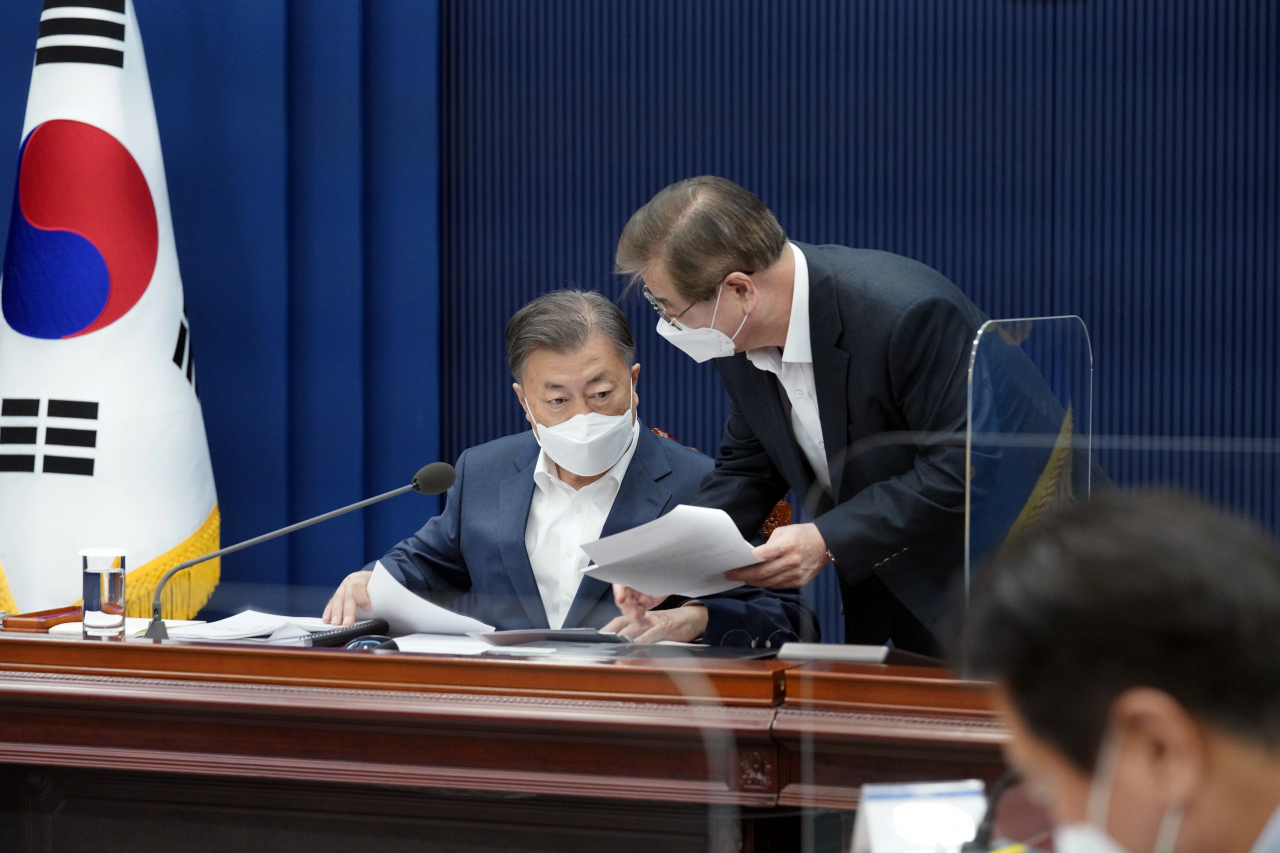 지난 3일 문재인 대통령과 서훈 국가안보실장의 모습 [연합]