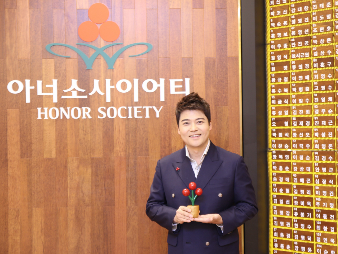 날이 갈수록 국민들의 애정을 더 많이 받고 있는 전현무가 동해안 산불피해 주민들을 위해 또 1억원을 기부했다.