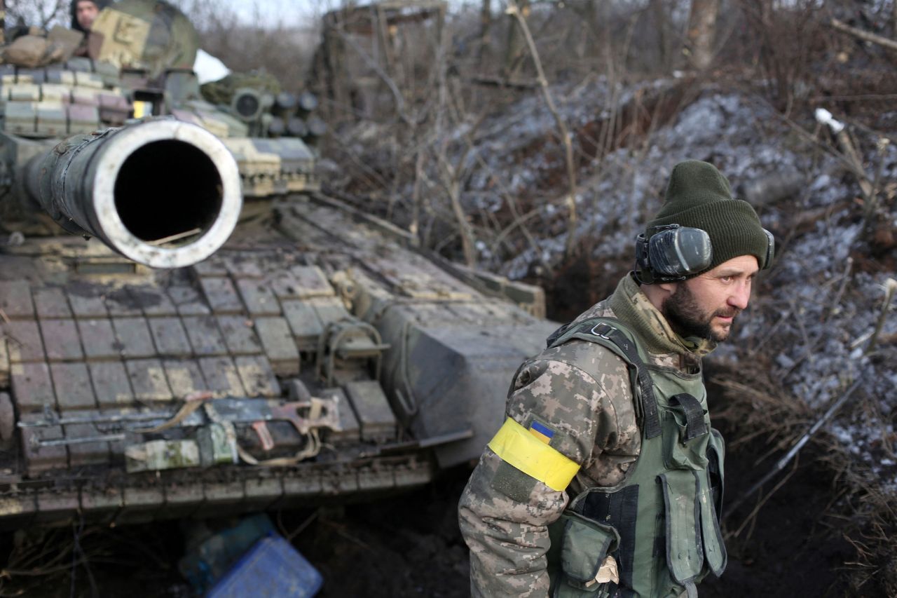 A servicemen of the Ukrainian Military Forces walks in front of a tank following fighting against Russian troops and Russia-backed separatists near Zolote village, Lugansk region on March 6, 2022. (Photo by Anatolii Stepanov / AFP)