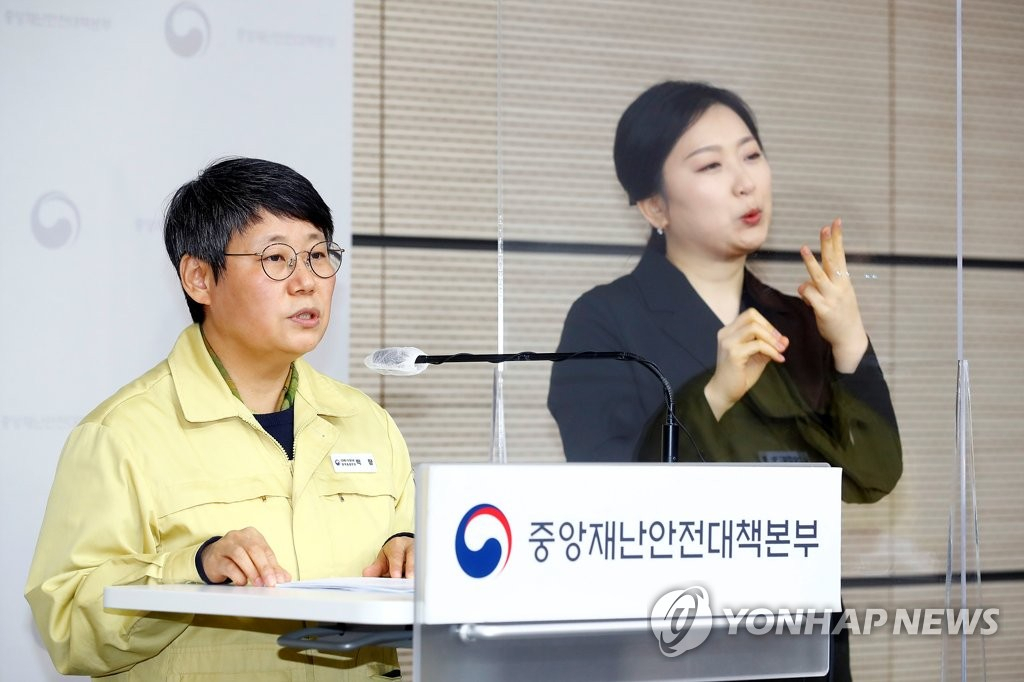 박향 보건복지부 중앙사고수습본부 방역총괄반장이 8일 정부세종청사에서 코로나19 대응 중대본 정례브리핑을 하고 있다. [연합]