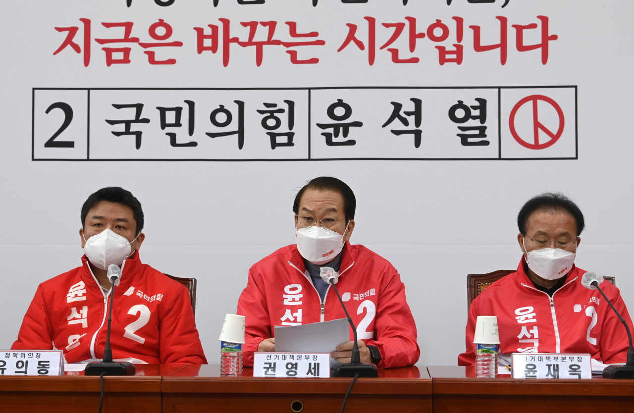 Rep. Kwon Young-se, head of the presidential election campaign committee of the main opposition People Power Party, speaks during a meeting held Tuesday morning. (Joint Press Corps)