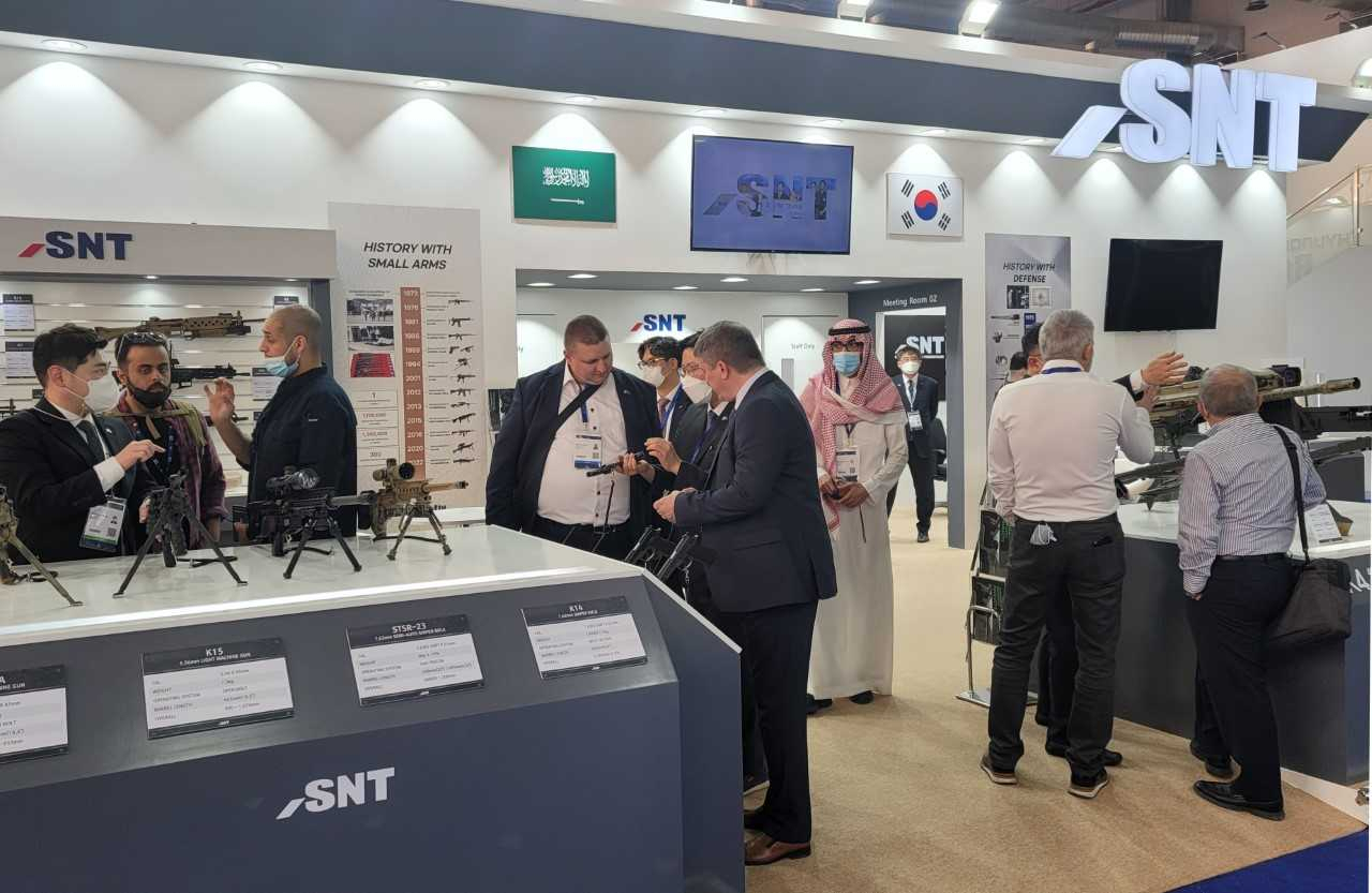 SNT중공업과 SNT모티브가 사우디아라비아 리야드에서 열리는 세계방산전시회 ‘WDS 2022’(World Defense Show 2022)에 참가 방산시장 진출을 모색했다. [SNT 제공]