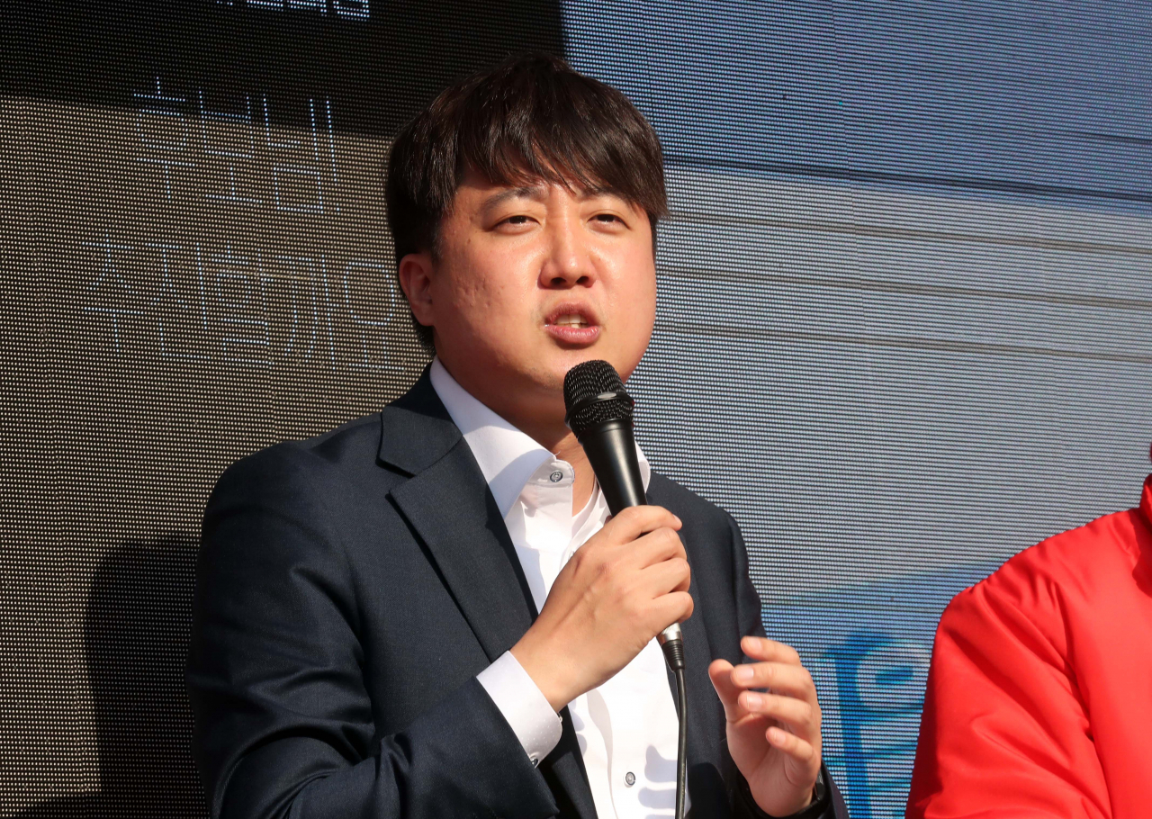이준석 국민의힘 대표가 8일 오후 전북 전주시 전북대 옛 정문 앞에서 유세하고 있다. [연합]