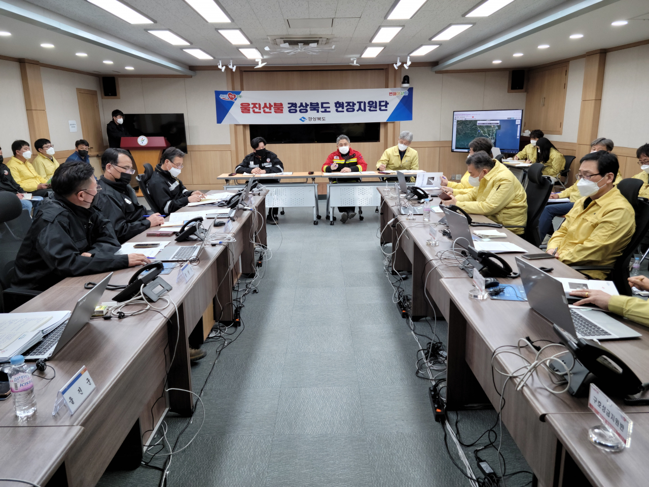 경북도는 9일 울진군청에서 '현장지원단'을 꾸리고 첫 회의를 열었다.[경북도 제공]