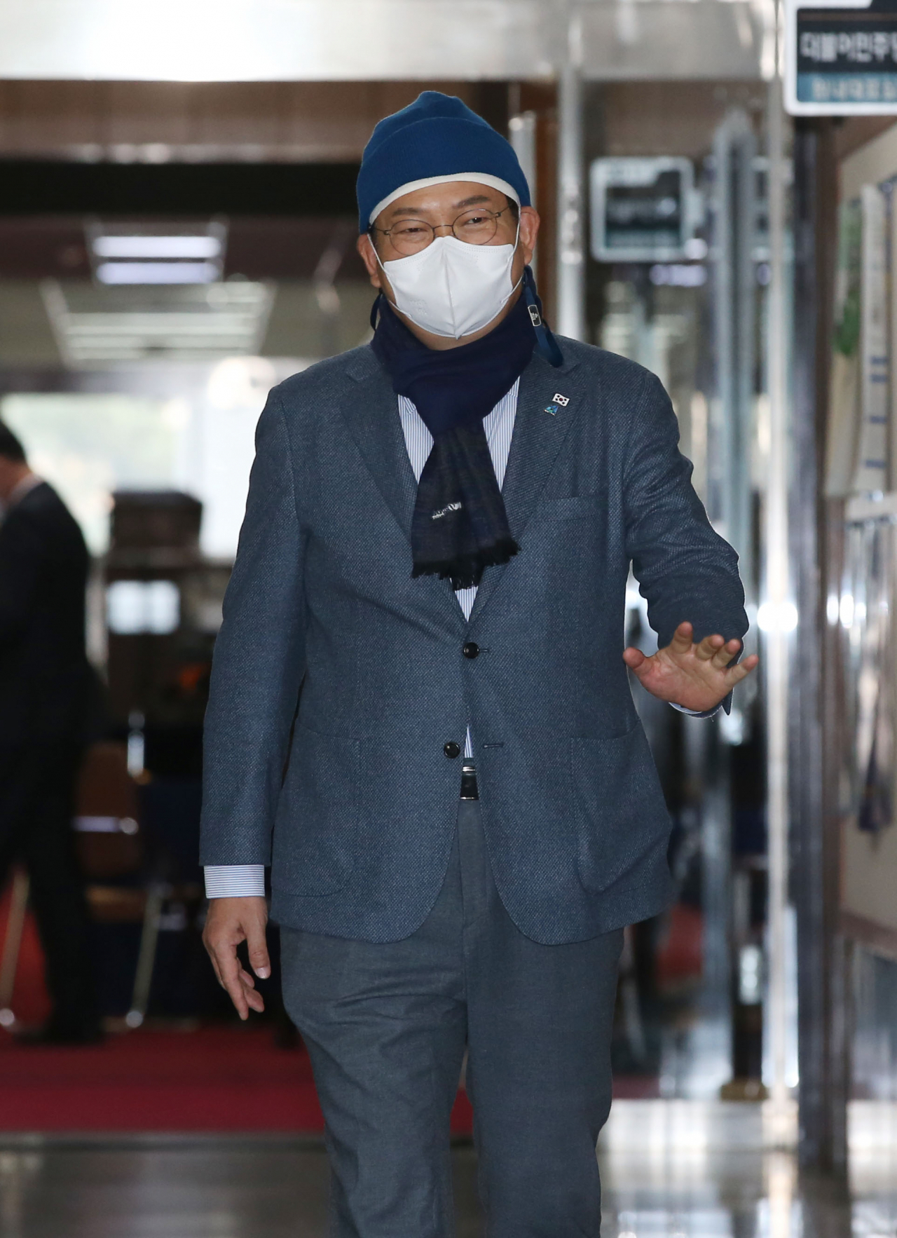 더불어민주당 송영길 대표가 10일 오후 서울 여의도 국회에서 비공개로 열린 최고위원회의에 참석하고 있다. [연합]