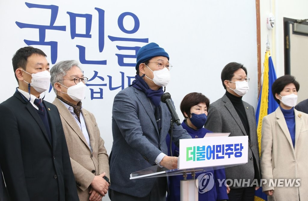 민주당 지도부 총 사퇴[연합]