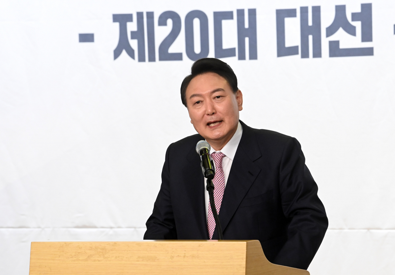 윤석열 대통령 당선인이 지난 10일 오후 국회 도서관에서 열린 선대본부 해단식에서 발언하고 있다. [이상섭 기자]