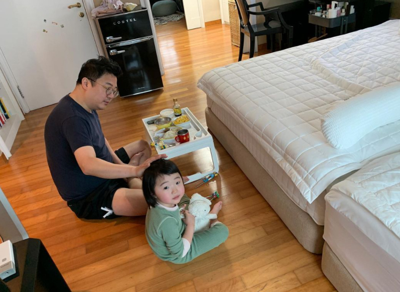 가수 이지혜의 남편과 큰딸. [이지혜 인스타그램 캡처]