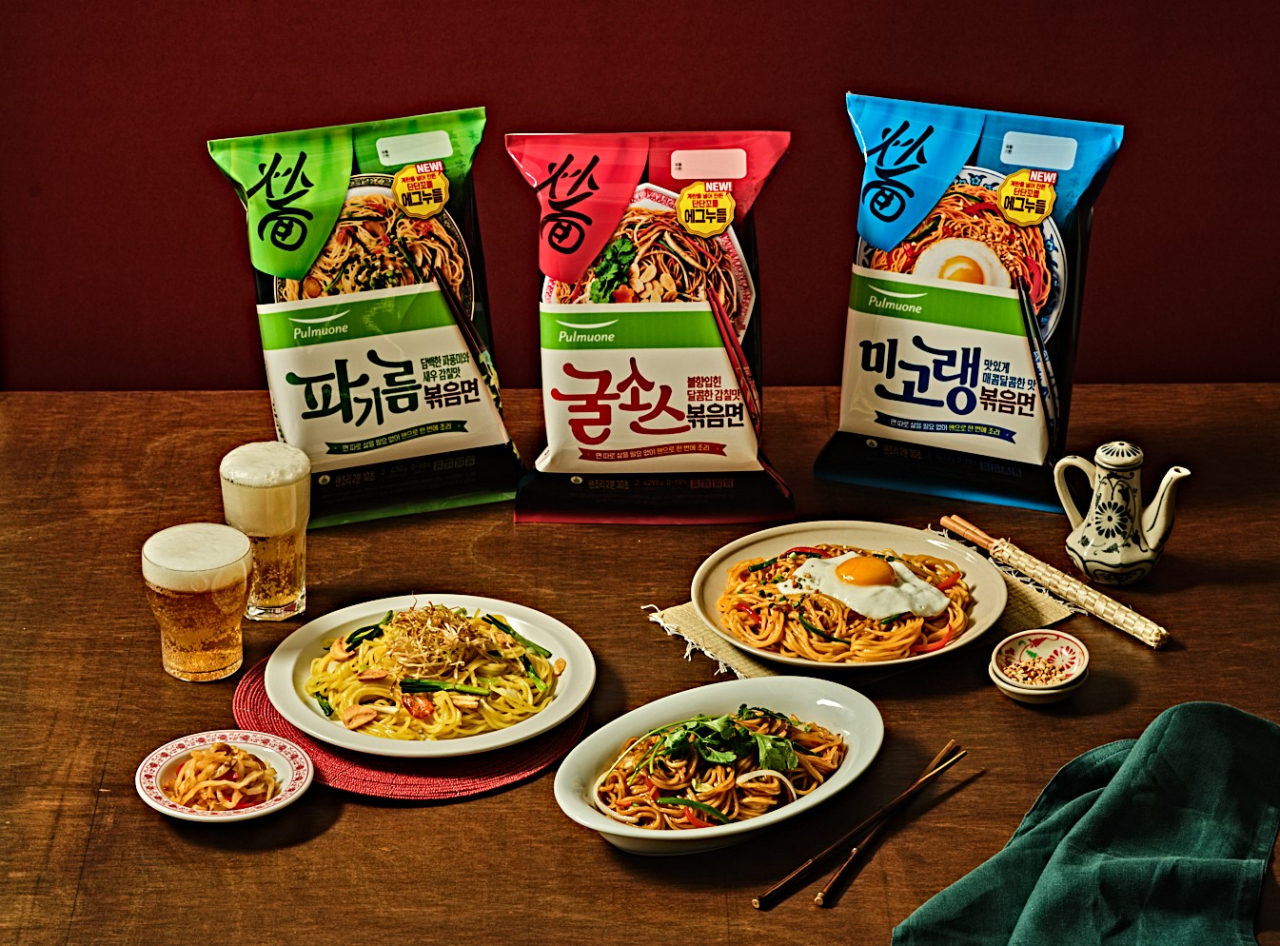 풀무원식품이 아시아 유명 여행지에서 맛보던 별미 볶음면 메뉴를 집에서도 간편하게 조리해 맛있게 즐길 수 있는 아시안 정통볶음면 3종을 출시했다. [풀무원 제공]