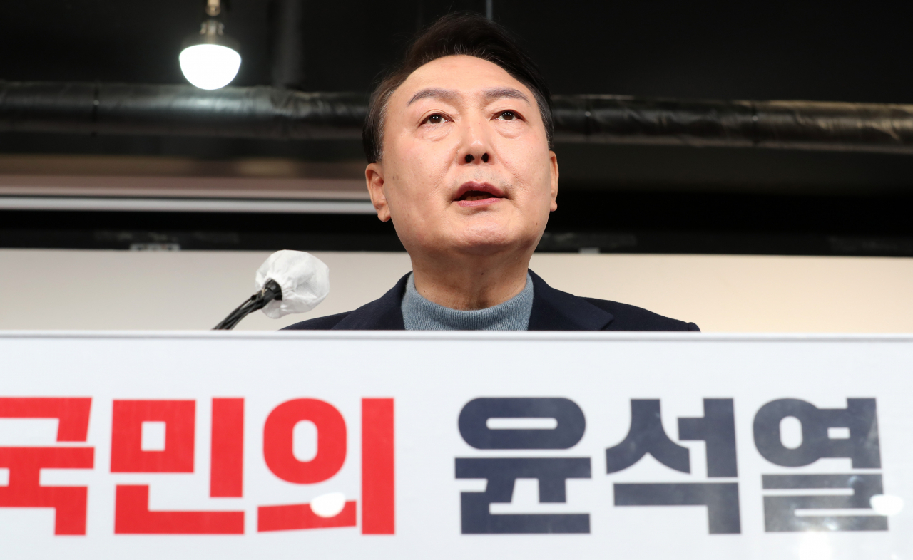 윤석열 대통령 당선인이 13일 오후 서울 여의도 국민의힘 당사에서 대통령직인수위원회 위원장 및 부위원장 인선 결과를 발표하고 있다. [연합]