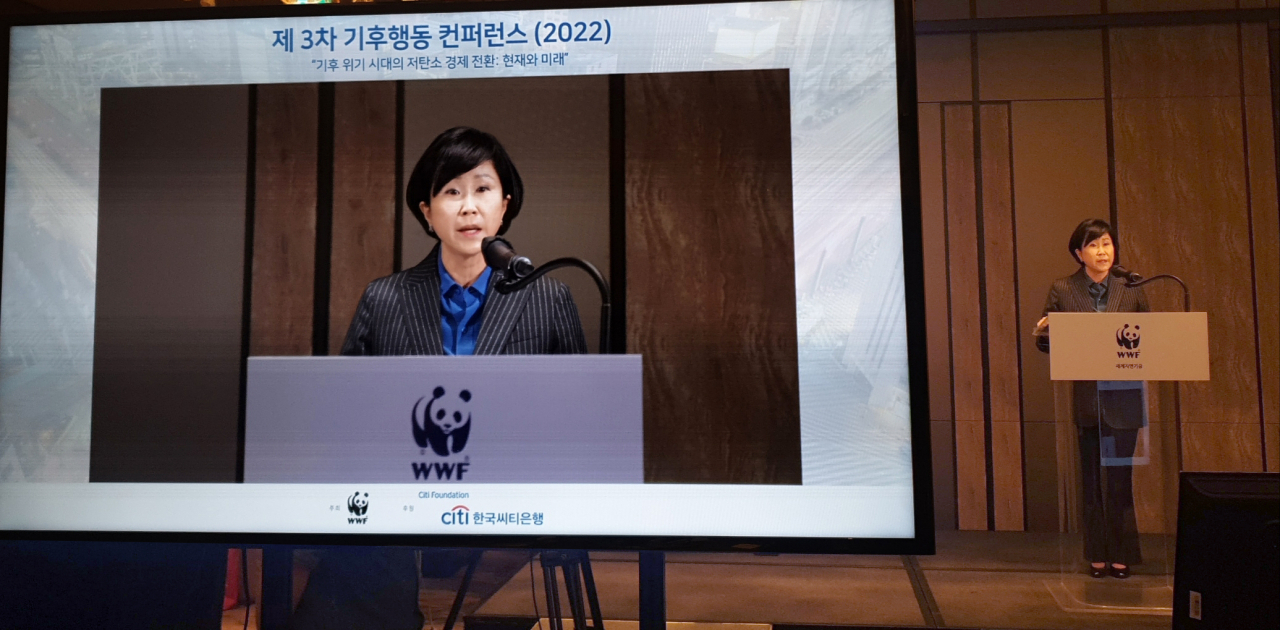 한국씨티은행은 지난 15일 WWF-Korea와 함께 ‘제3차 기후행동 컨퍼런스’를 개최했다. 온라인으로 열린 이번 컨퍼런스에서 유명순 한국씨티은행장이 축사를 하고 있다.[한국씨티은행 제공]