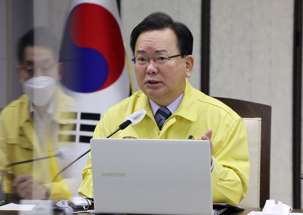 Prime Minister Kim Boo Kyum speaks during a COVID-19 response meeting in Sejong on Wednesday. (Yonhap)