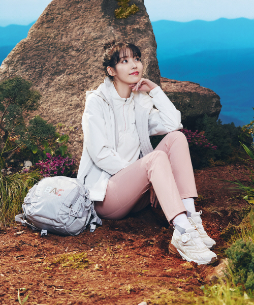 아이유 등산패션 모델 화보