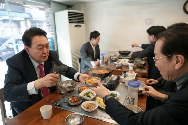 “김치찌개라도 좋다”…기업인과 대통령의 스스럼없는 만남이 필요한 이유 [비즈360]